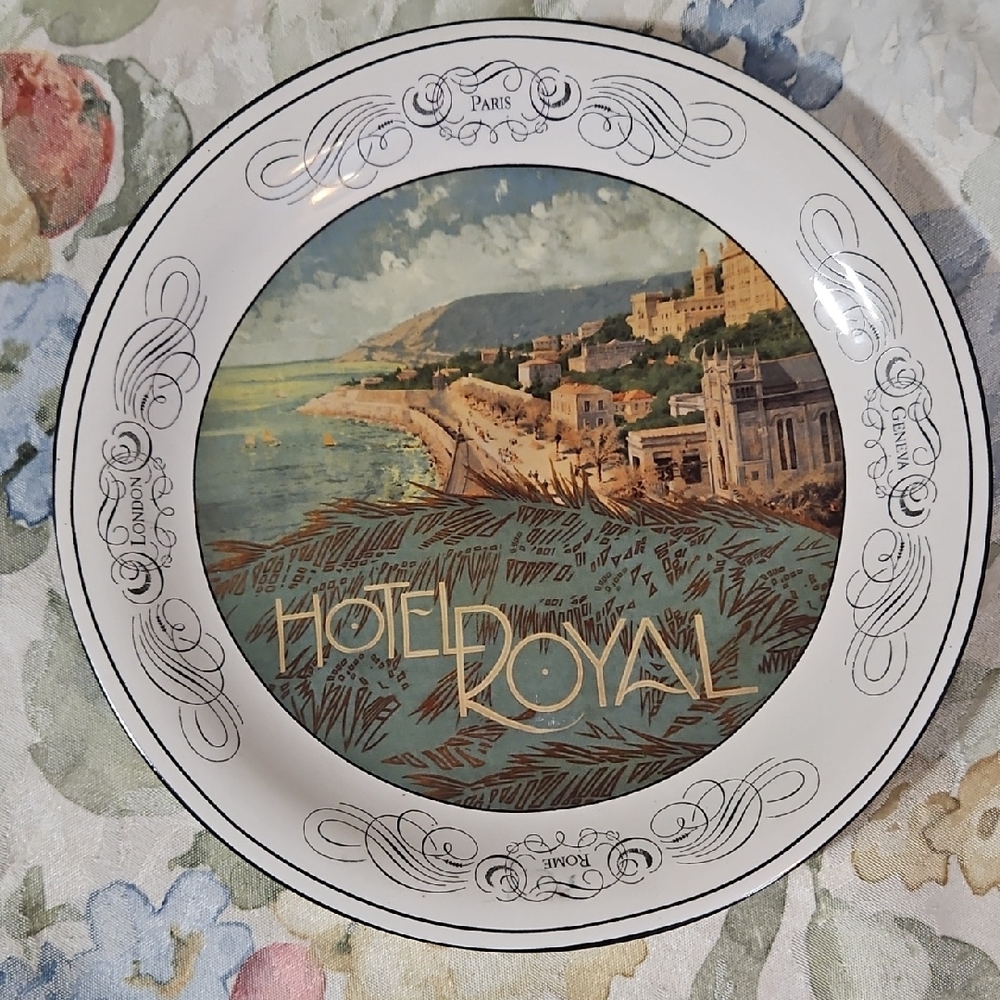 CERTIFIED INTERNATIONAL Pamela Gladding 10" Dinner Plate - Hotel Royal